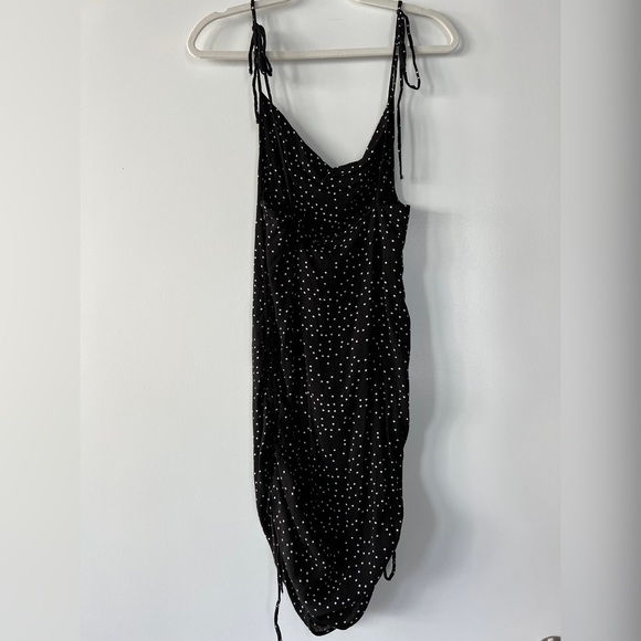 BEAUTIFUL BACKLESS DRESS - Picture 3 of 3